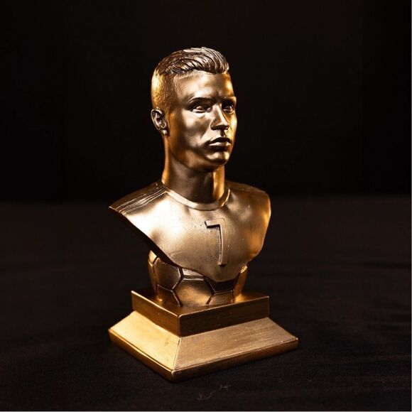 CRISTIANO RONALDO CR7 Bust Statue Figurine Sculpture - Legendary Soccer Player - Picture 1 of 7